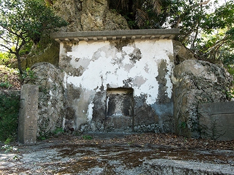写真：尚布里の墓1